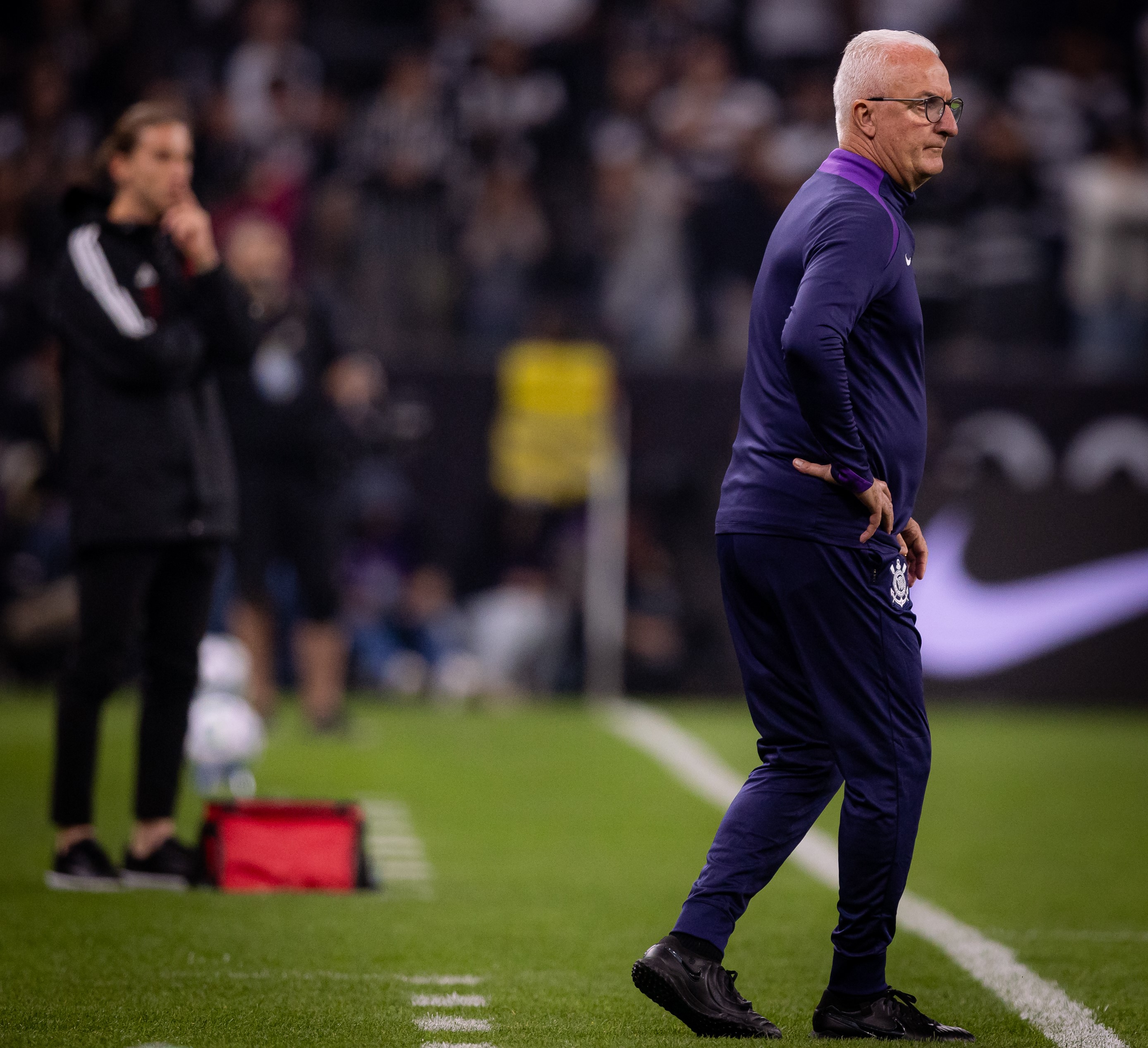 Dorival critica erro de Yuri e questiona arbitragem no segundo gol do Flamengo