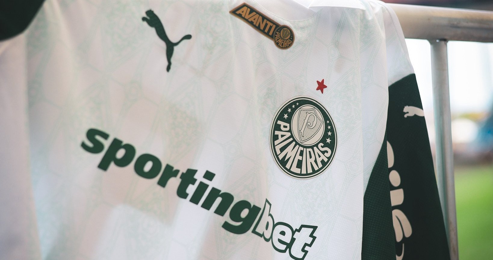 Palmeiras altera escalação e mantém Gómez como titular diante do Bahia