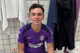 NOVO TALENTO? Joia treina com o profissional e chama atenção