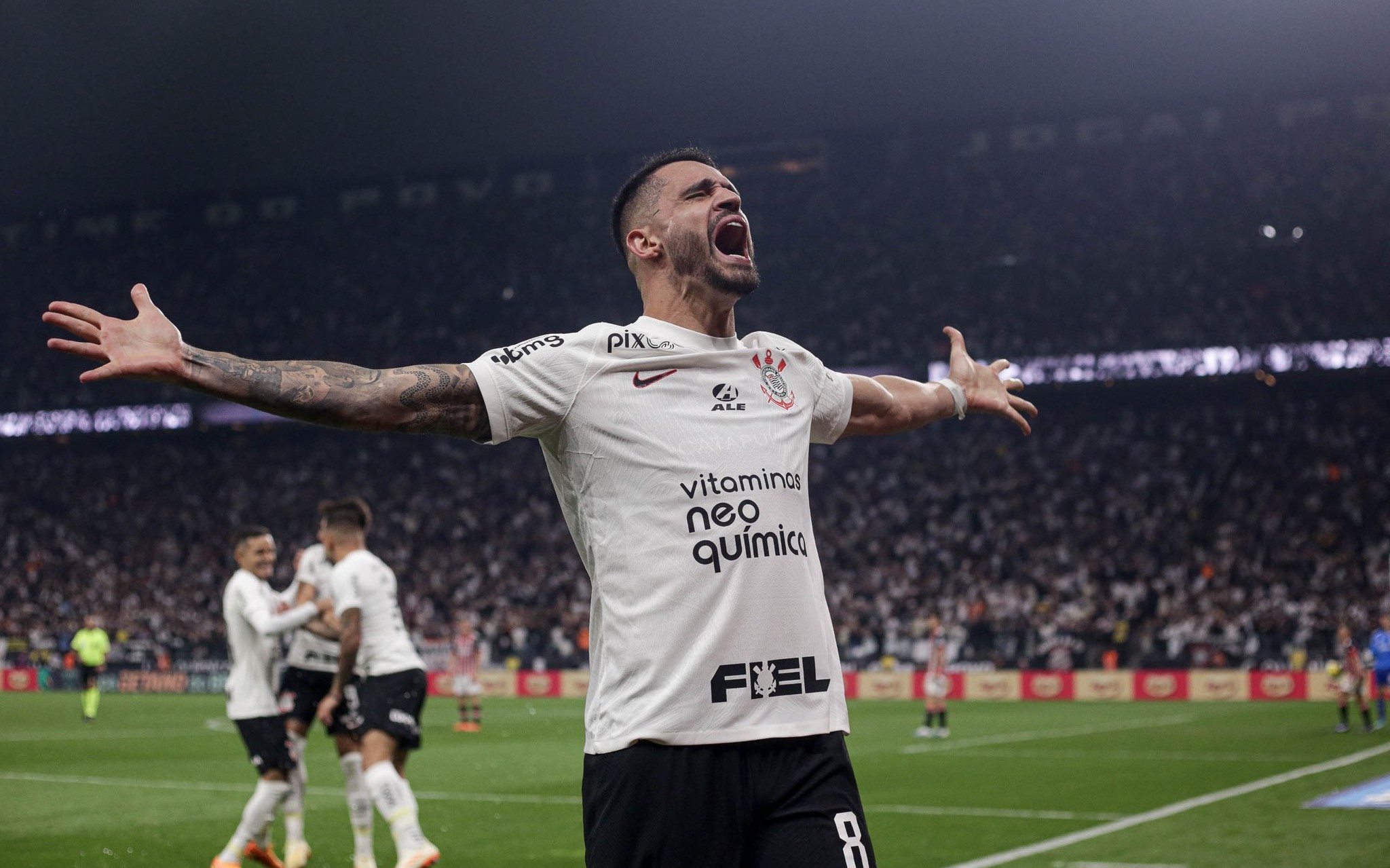 OBRIGADO REINATO! Ídolo corinthiano se aposenta dos gramados; Confira