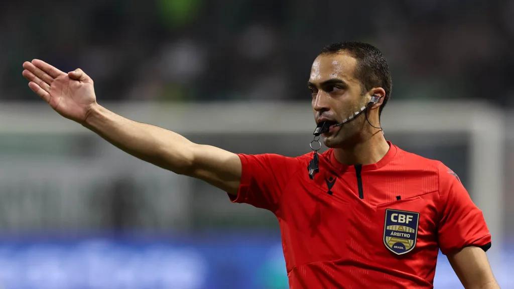 ERRO DE ARBITRAGEM? CBF publica áudio do VAR sobre gol anulado em Corinthians e Athletico-PR
