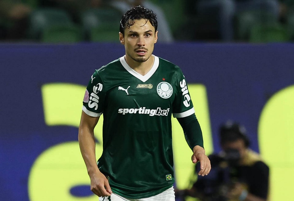 Raphael Veiga busca titularidade no Palmeiras com respaldo do técnico Abel