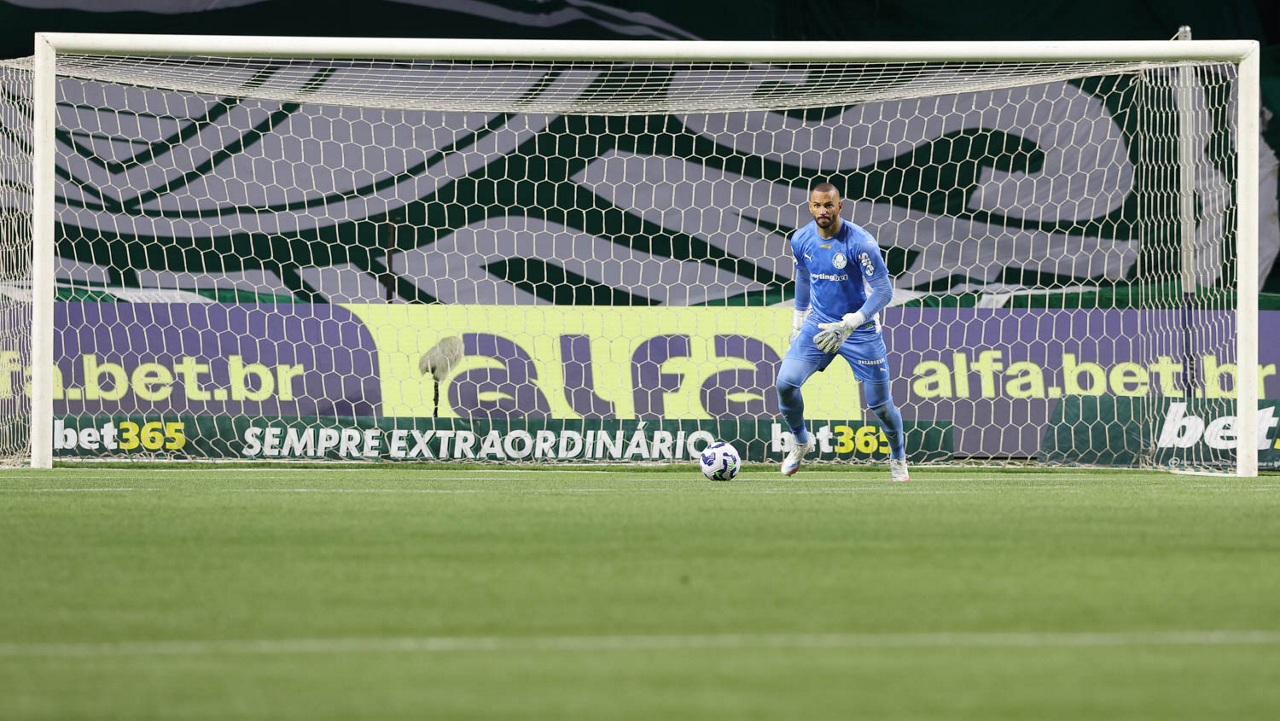 Weverton critica Ceni e chama campo da Fonte Nova de falta de respeito