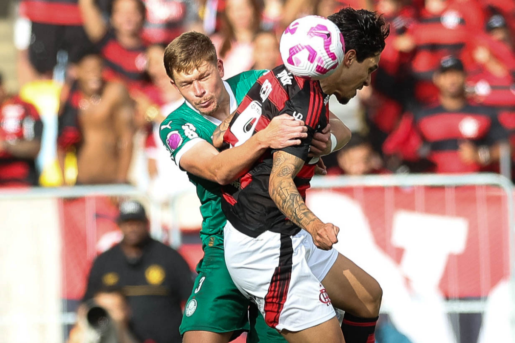 Fuchs é titular do Palmeiras na derrota para o Flamengo em jogo estratégico