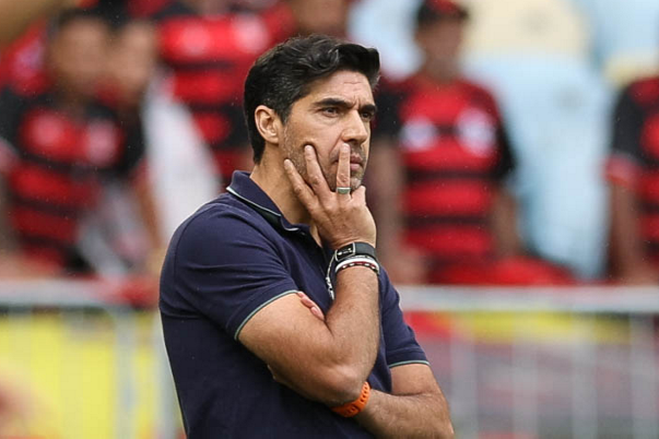ALFINETOU! Abel critica arbitragem e destaca pênalti em derrota do Palmeiras para o Flamengo