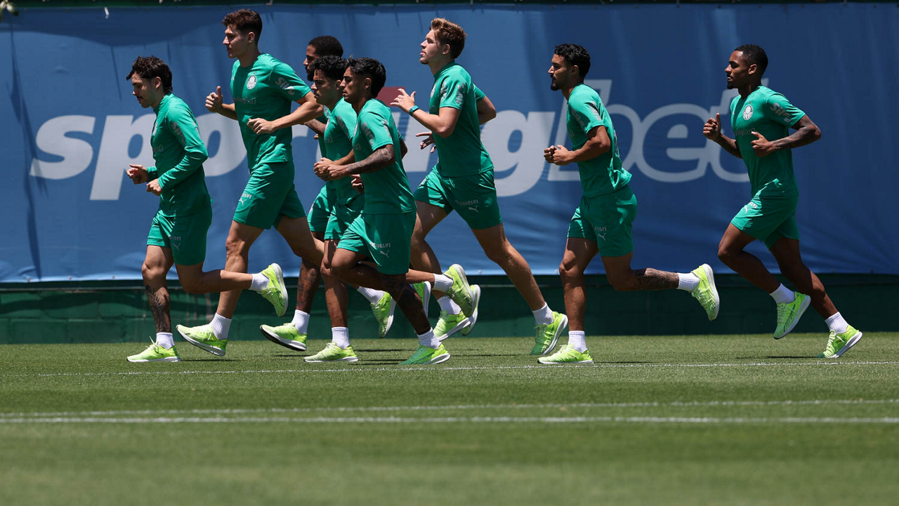 Palmeiras encara pressão após derrota e inicia preparativos para duelo decisivo contra o Cruzeiro