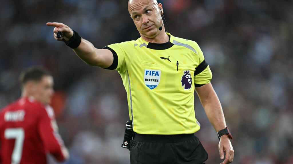 Anthony Taylor, árbitro das Copas do Mundo de 2022 e 2026, anuncia aposentadoria