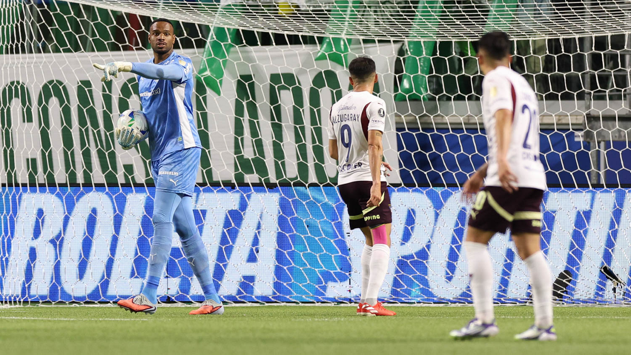 Carlos Miguel exalta festa da torcida e se emociona com classificação do Palmeiras: 