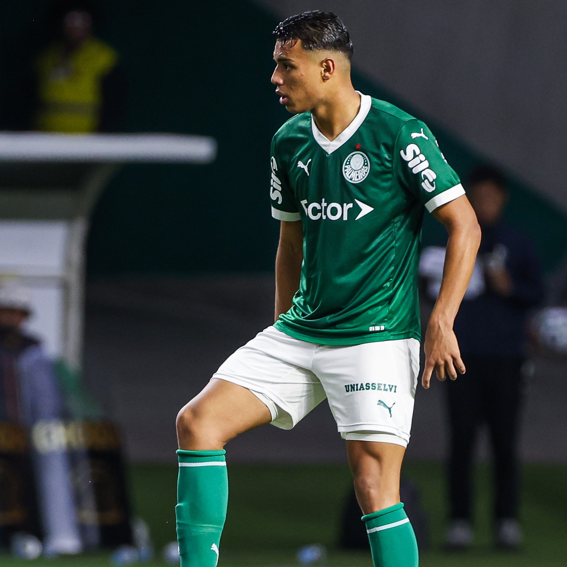 REFERÊNCIA! Joia da base busca inspiração em Vitor Reis e confia em Abel para transição