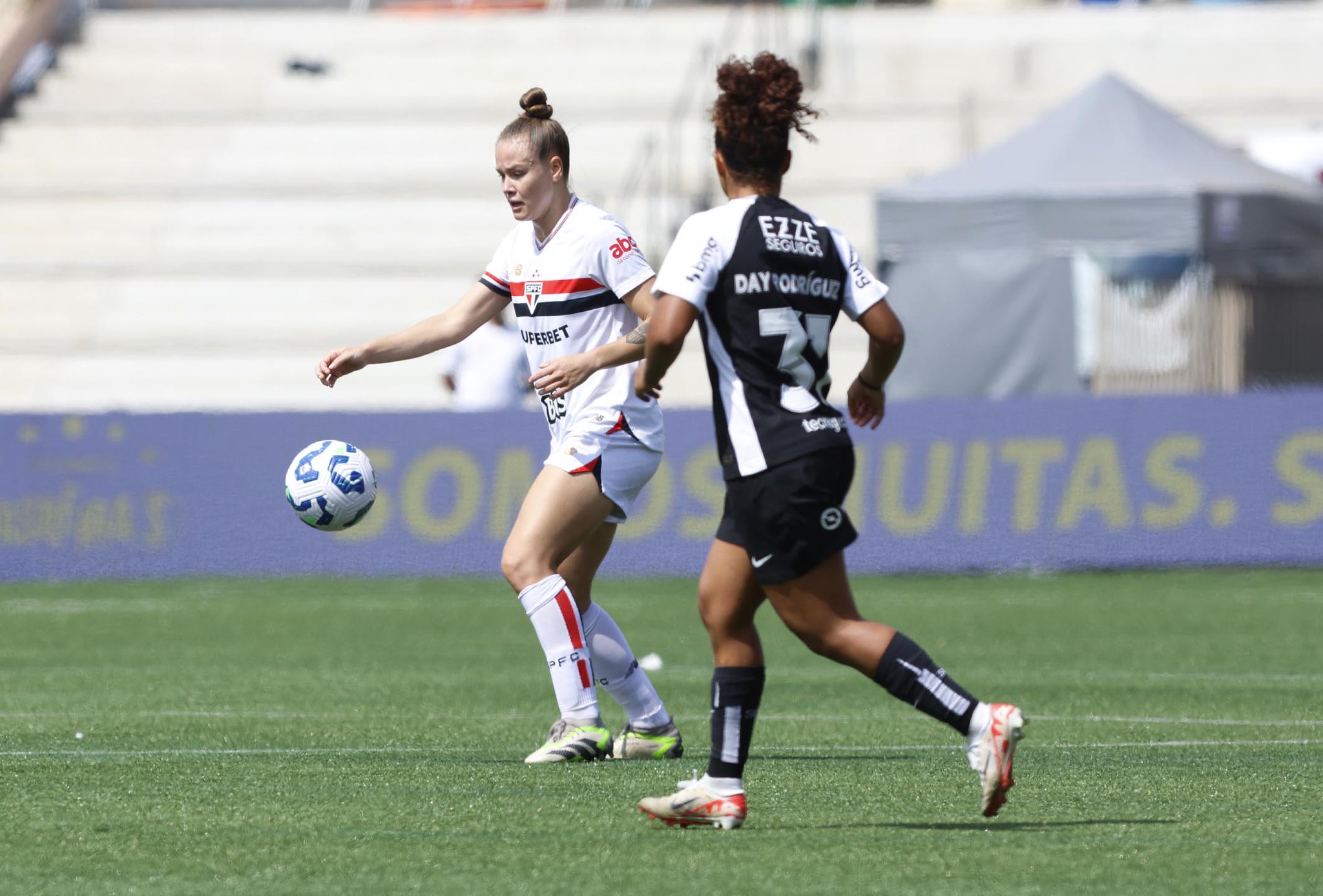 Corinthians e São Paulo se enfrentam em clássico do Paulista feminino; foco nas escalações e transmissão do jogo