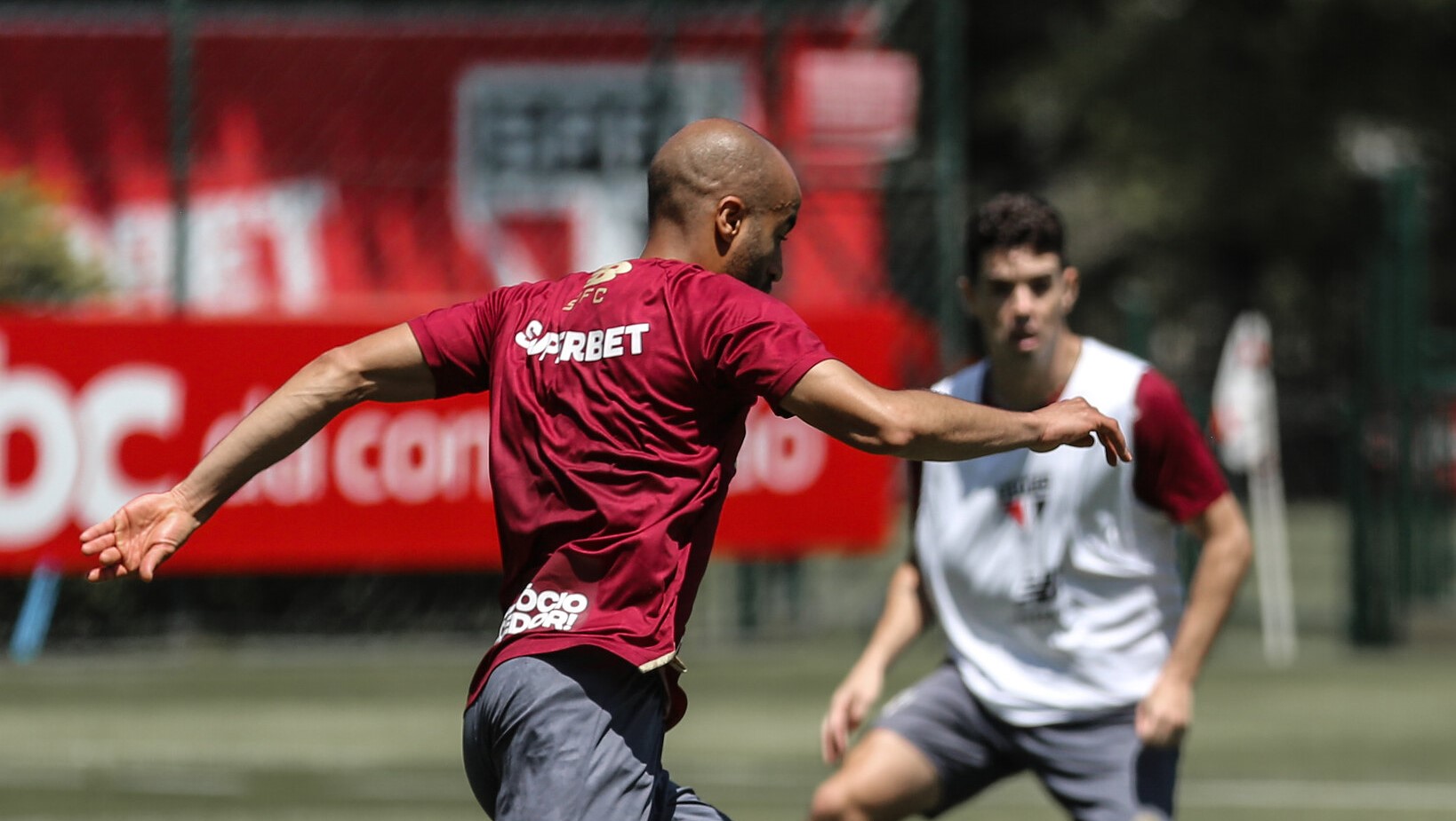 São Paulo pode ter volta de dupla de peso ao time titular contra o Grêmio