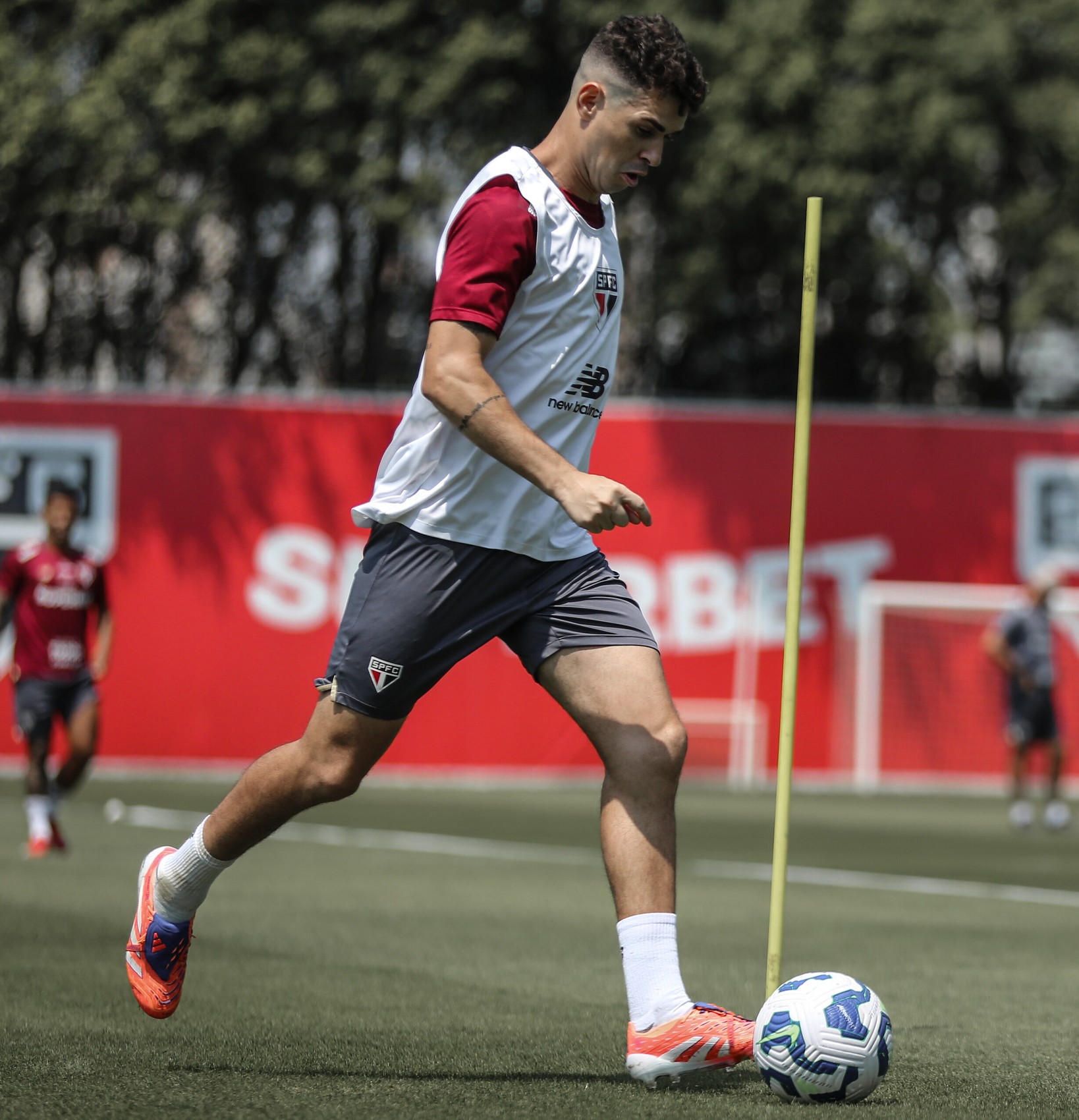 São Paulo ganha reforços caseiros para encarar o Fortaleza, mas adota cautela com Oscar