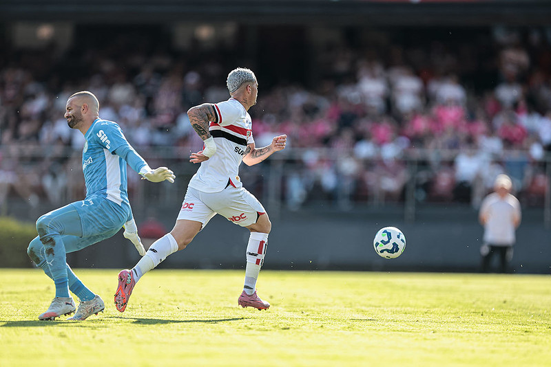 Luciano engata sequência e assume topo de estatísticas ofensivas do São Paulo no ano