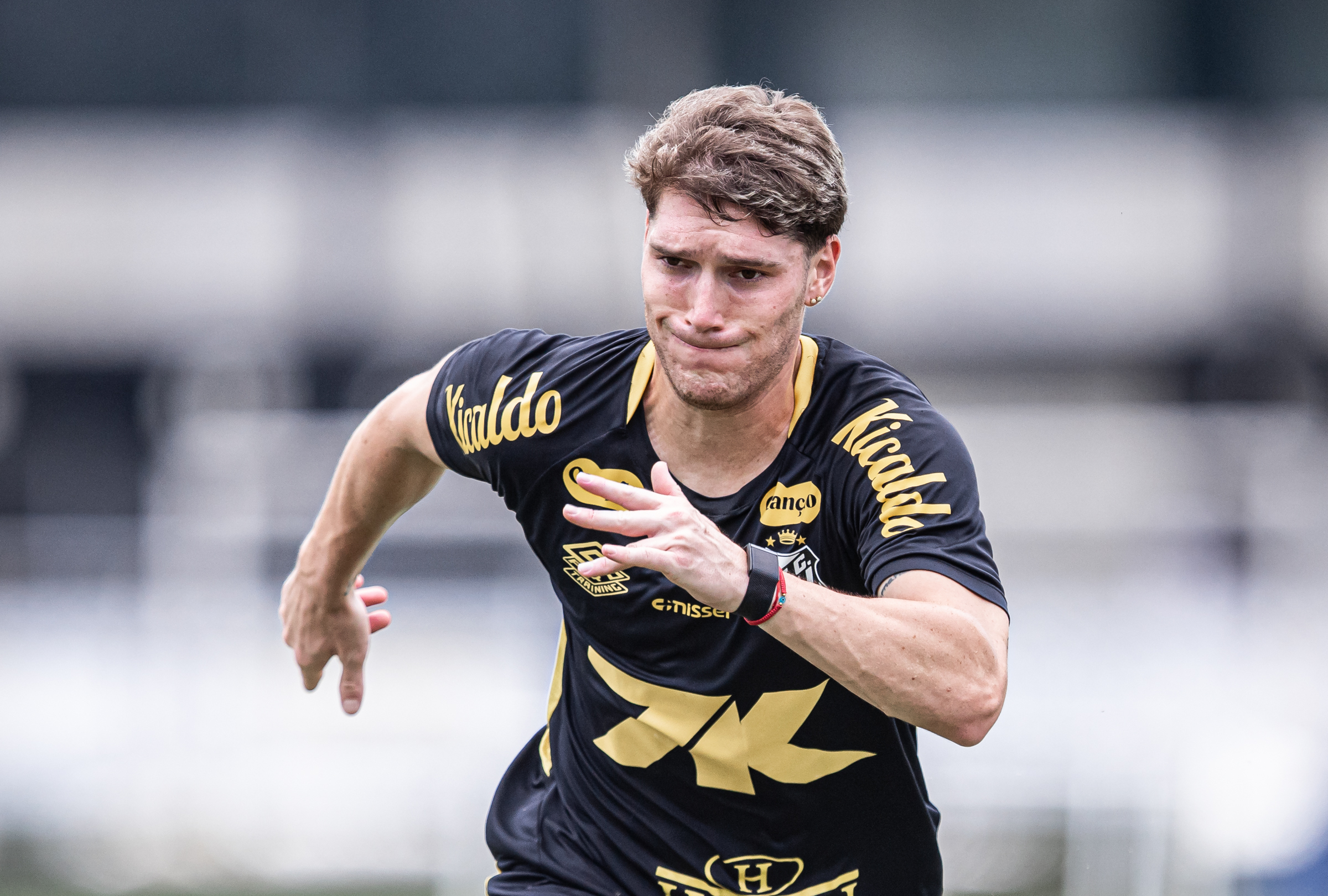 Santos se prepara para duelo contra o Corinthians após corrigir erros em campo