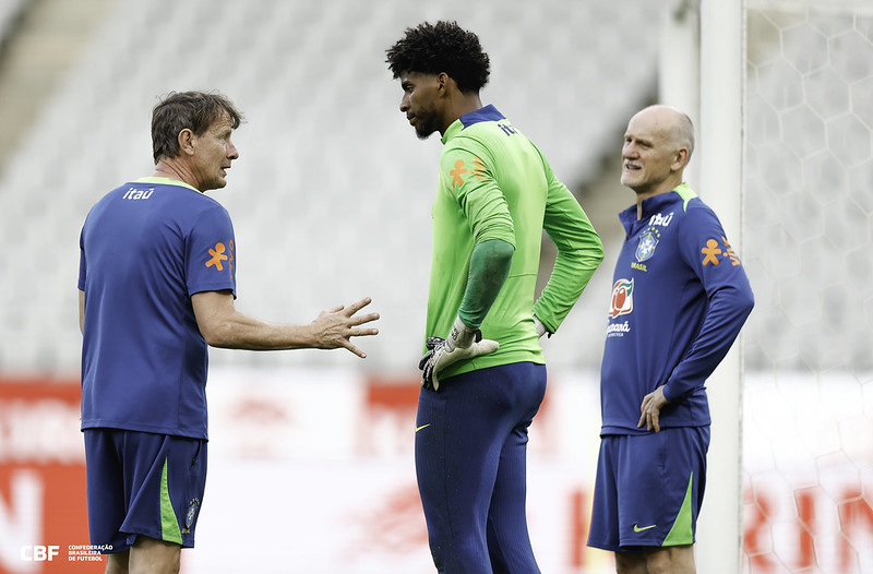 APOIO APÓS ERRO! Ídolo do Corinthians apoia Hugo Souza após falha em gol do Japão