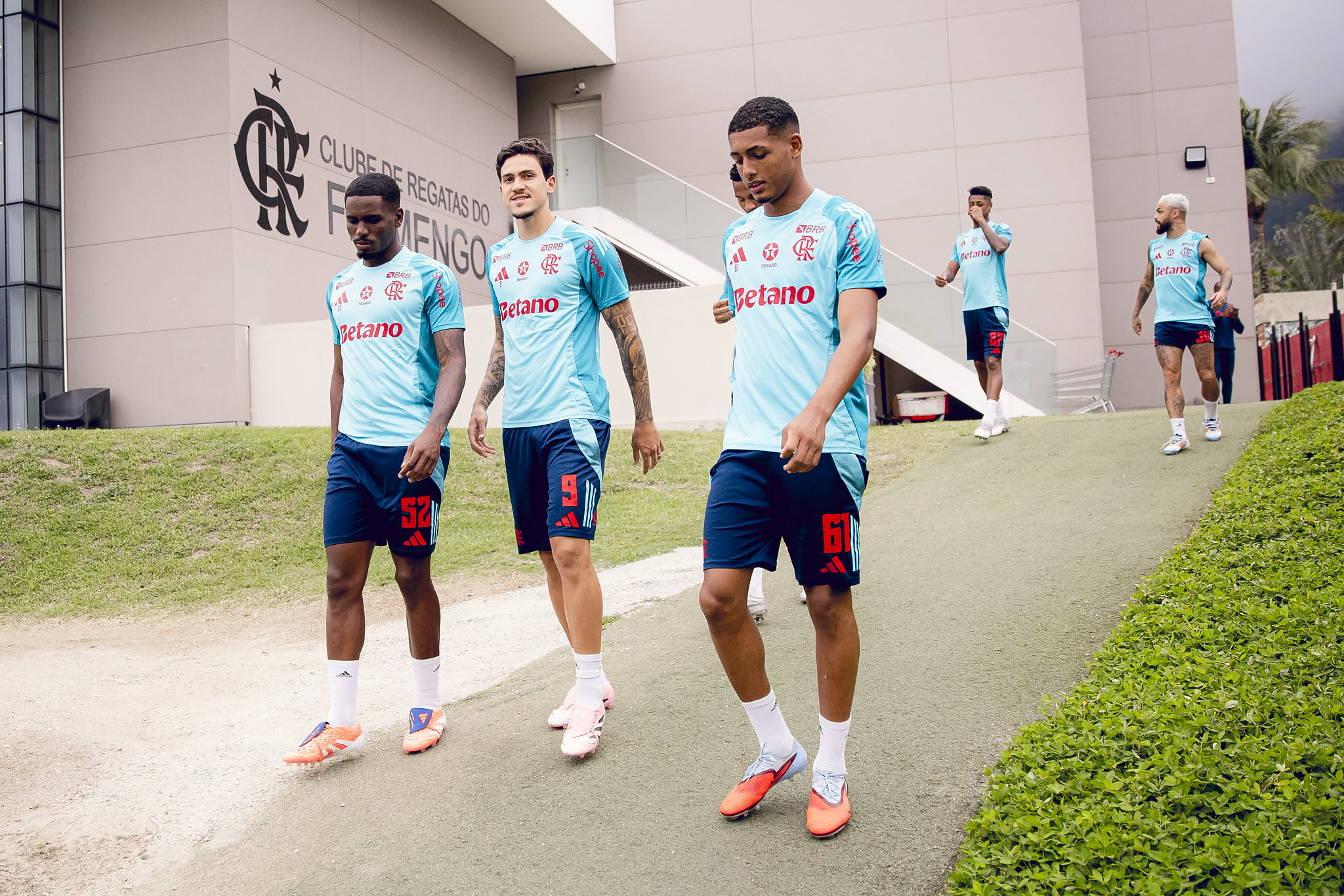 ESCALAÇÃO NO CLÁSSICO! Flamengo encerra preparação com retornos importantes e surpresas