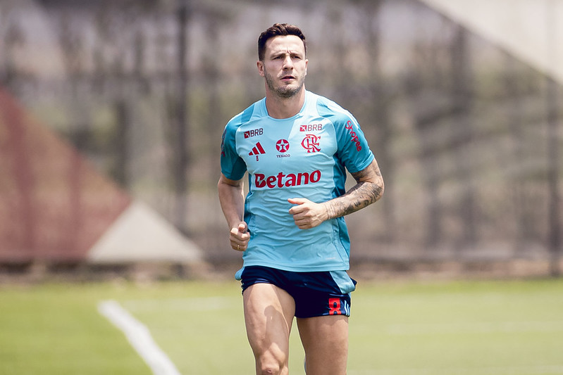 Cebolinha pode desfalcar Flamengo, enquanto trio se prepara para enfrentar o Palmeiras