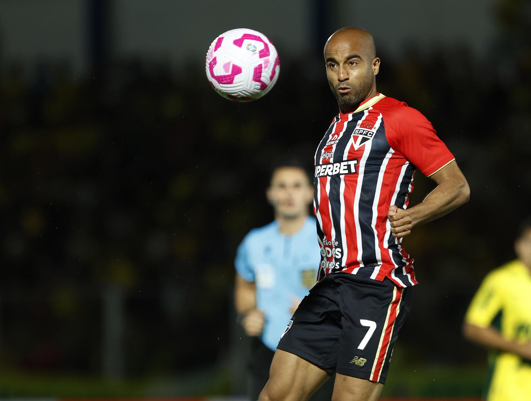 Lucas Moura volta a atuar como titular pelo São Paulo após um longo período