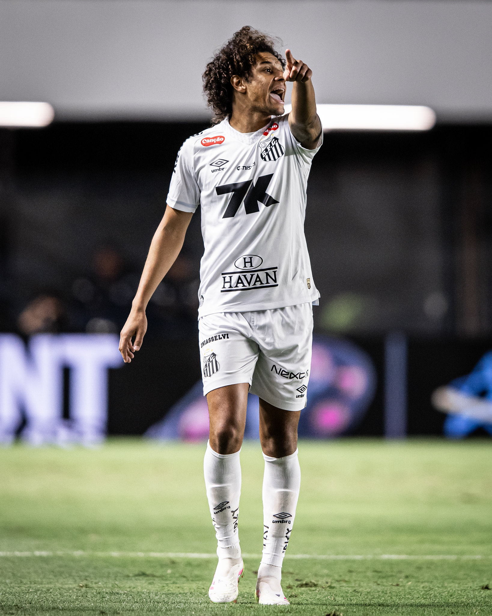 Willian Arão vê força no Palmeiras e se oferece para novas funções no Santos em bom momento da equipe