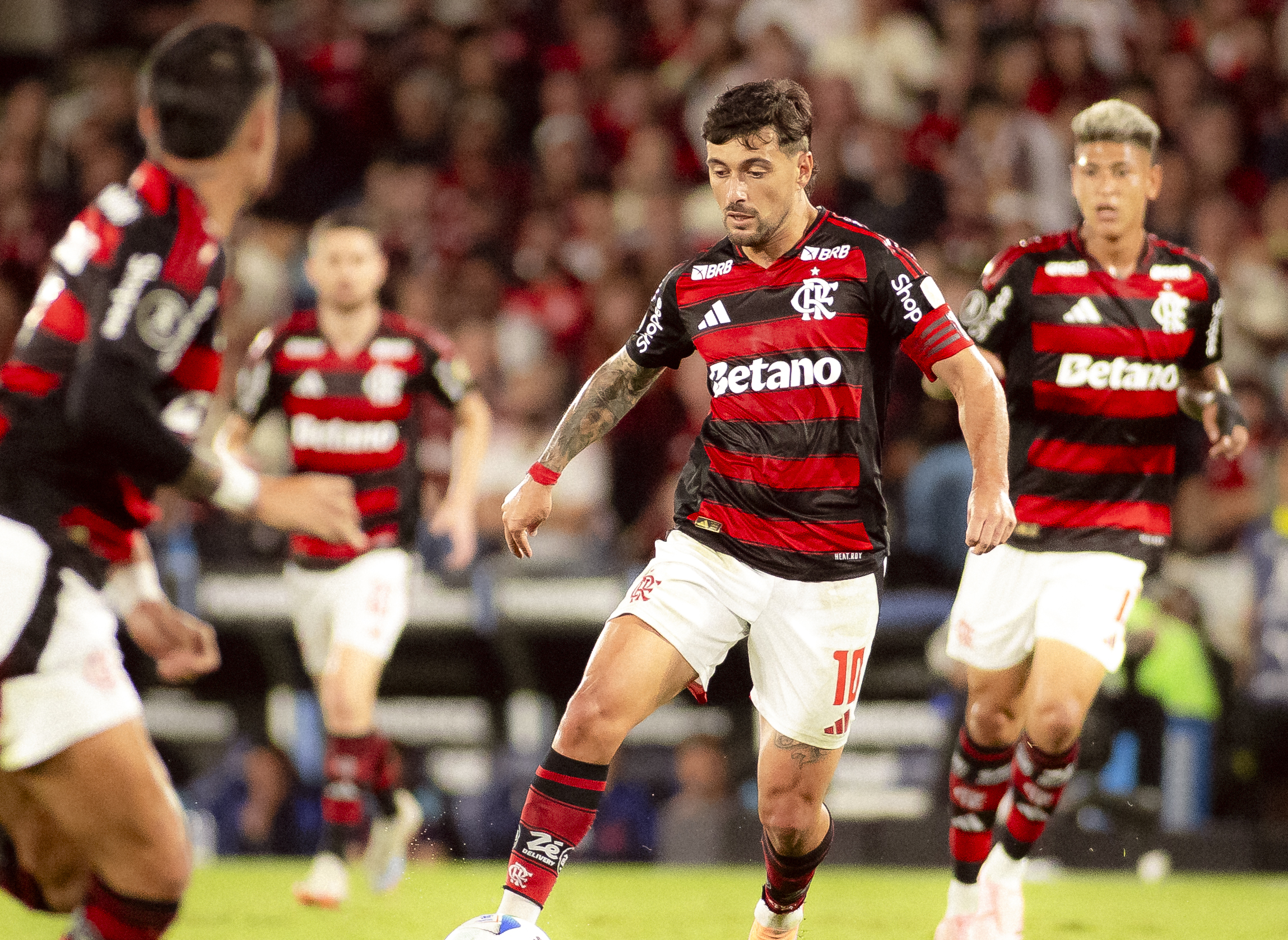 Fortaleza e Flamengo se encontram em jogo decisivo pelo Brasileiro: onde e como assistir ao vivo?