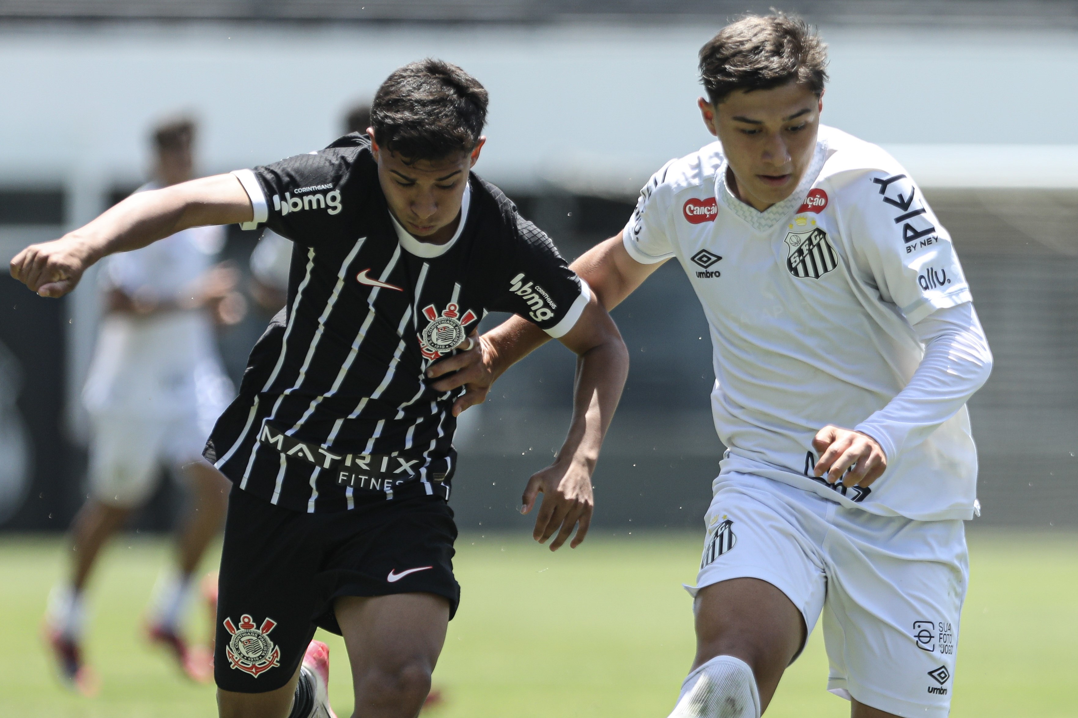EMPATE ELETRIZANTE! Santos e Corinthians ficam no 1 a 1 na ida das quartas do Sub-15