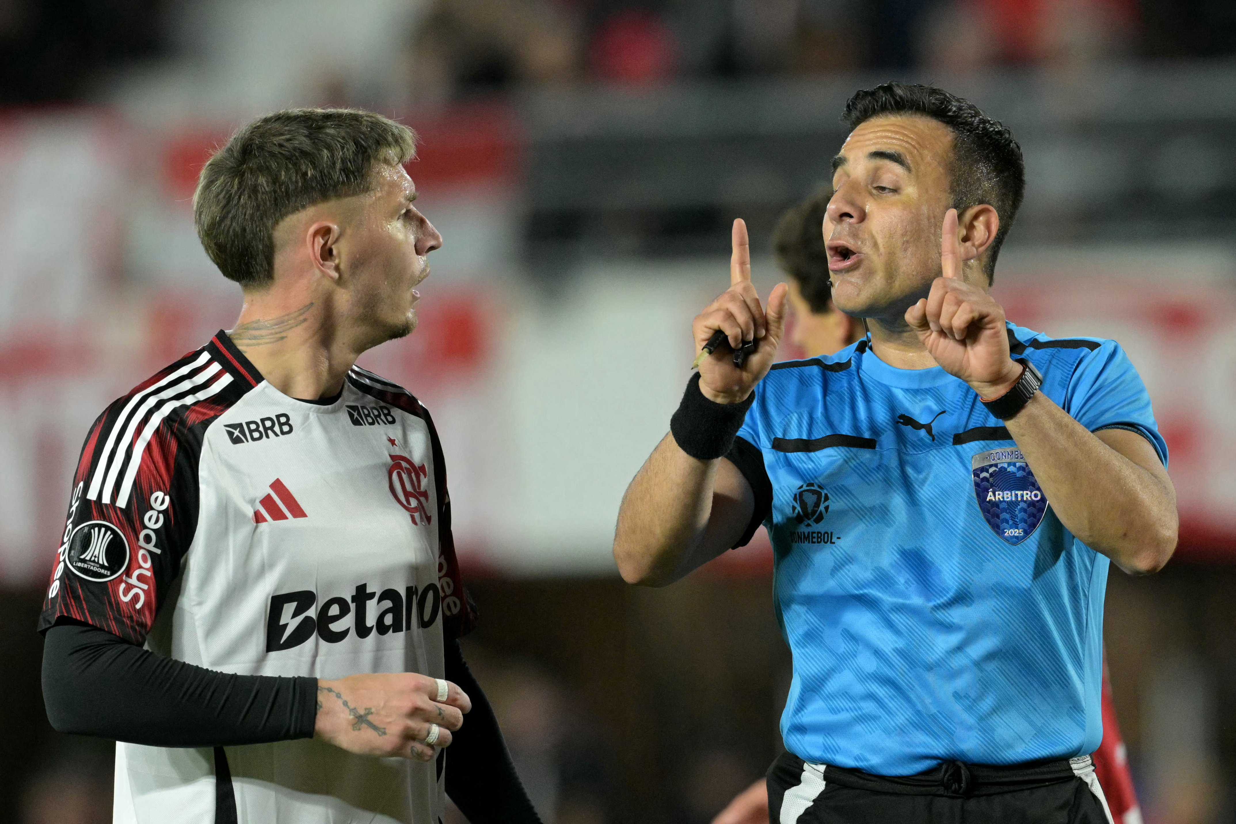 Piero Maza apita duelo decisivo entre Racing e Flamengo pela Libertadores; pressão aumenta!