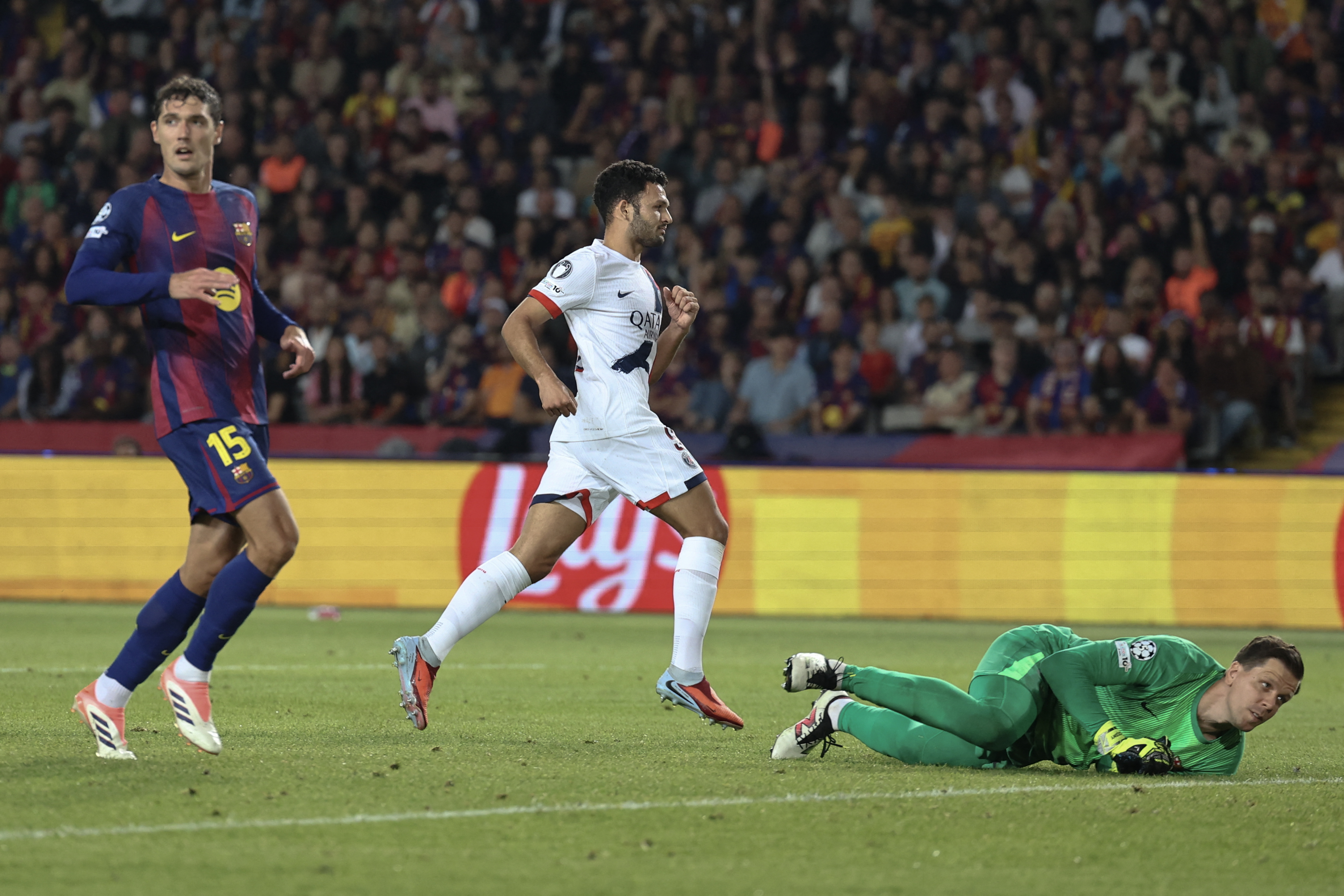 PSG marca nos acréscimos e vira sobre o Barcelona pela Champions ...