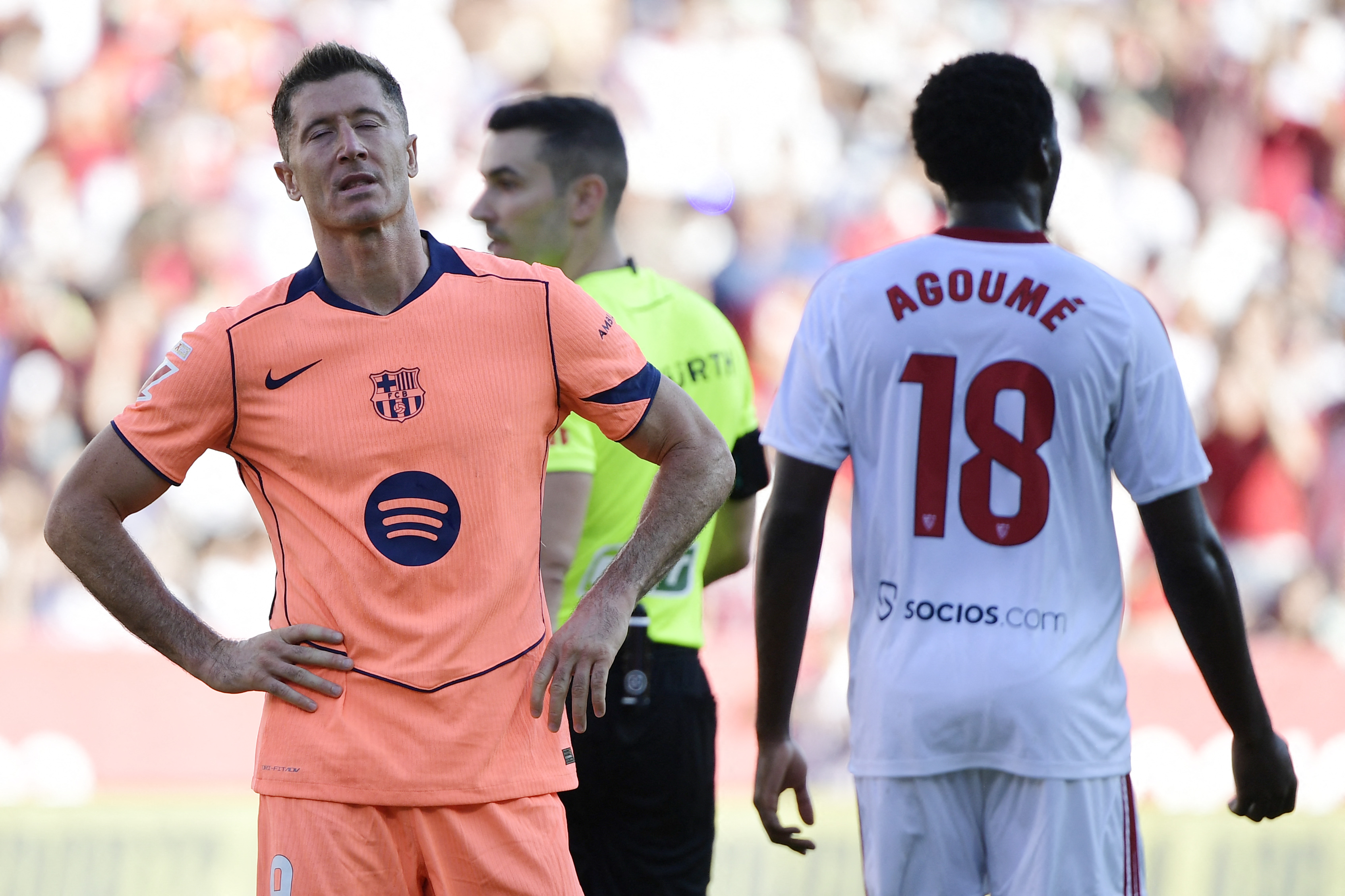 Imagens da partida entre Barcelona e Sevilla pelo Campeonato Espanhol