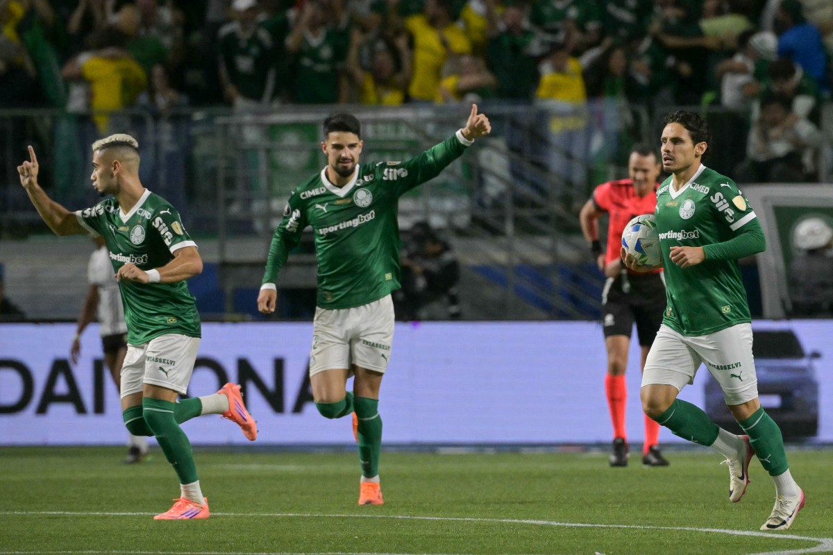 Palmeiras dispara na goleada contra a LDU: quem brilha e quem decepciona na partida?