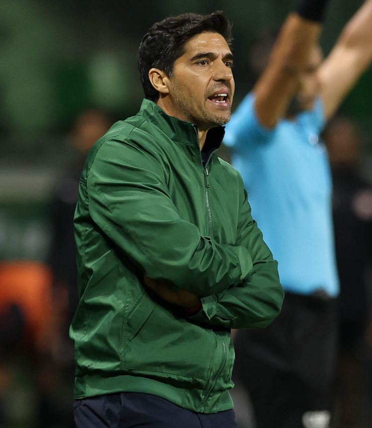 Abel enfrenta dilema no Palmeiras antes do confronto decisivo com o Flamengo