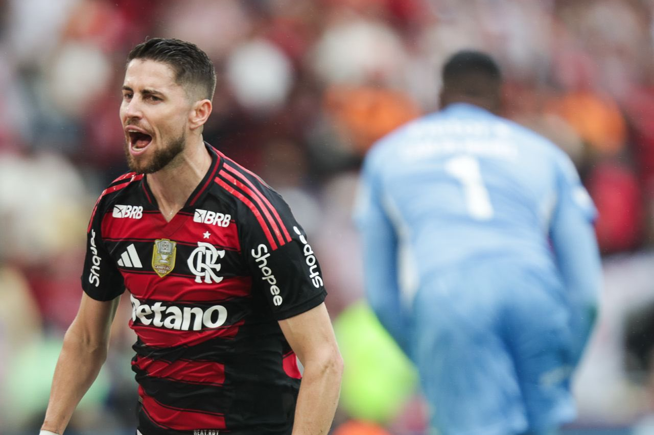 Jorginho brilha no Flamengo e fixa impressionantes 85% de aproveitamento em pênaltis na carreira