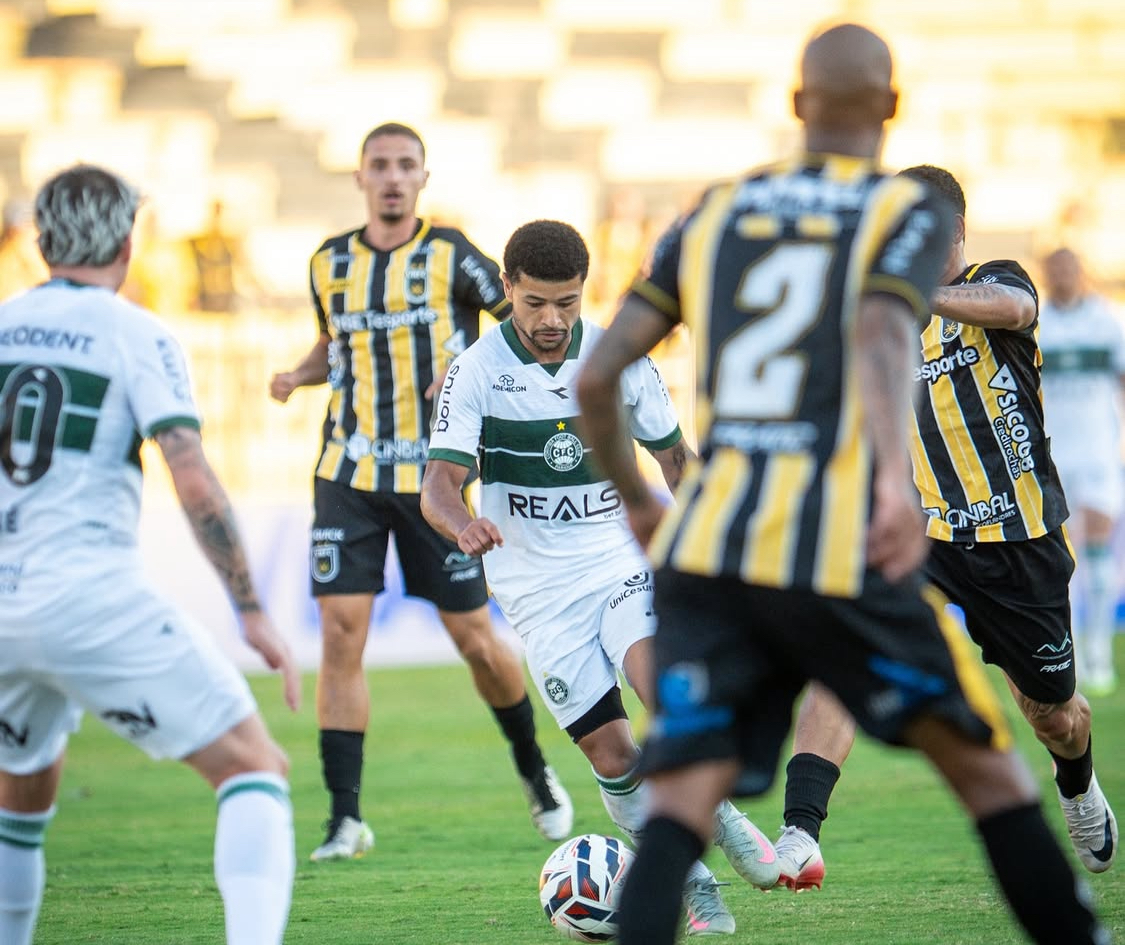 Coritiba vence o Volta Redonda e mantém vantagem na ponta da Série B ...