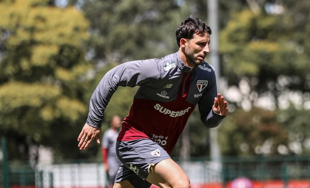 Calleri e Toloi treinam com a preparação física em reapresentação do São Paulo