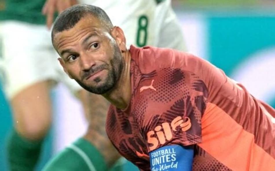Weverton deve desfalcar Palmeiras contra o Flamengo devido a lesão na mão