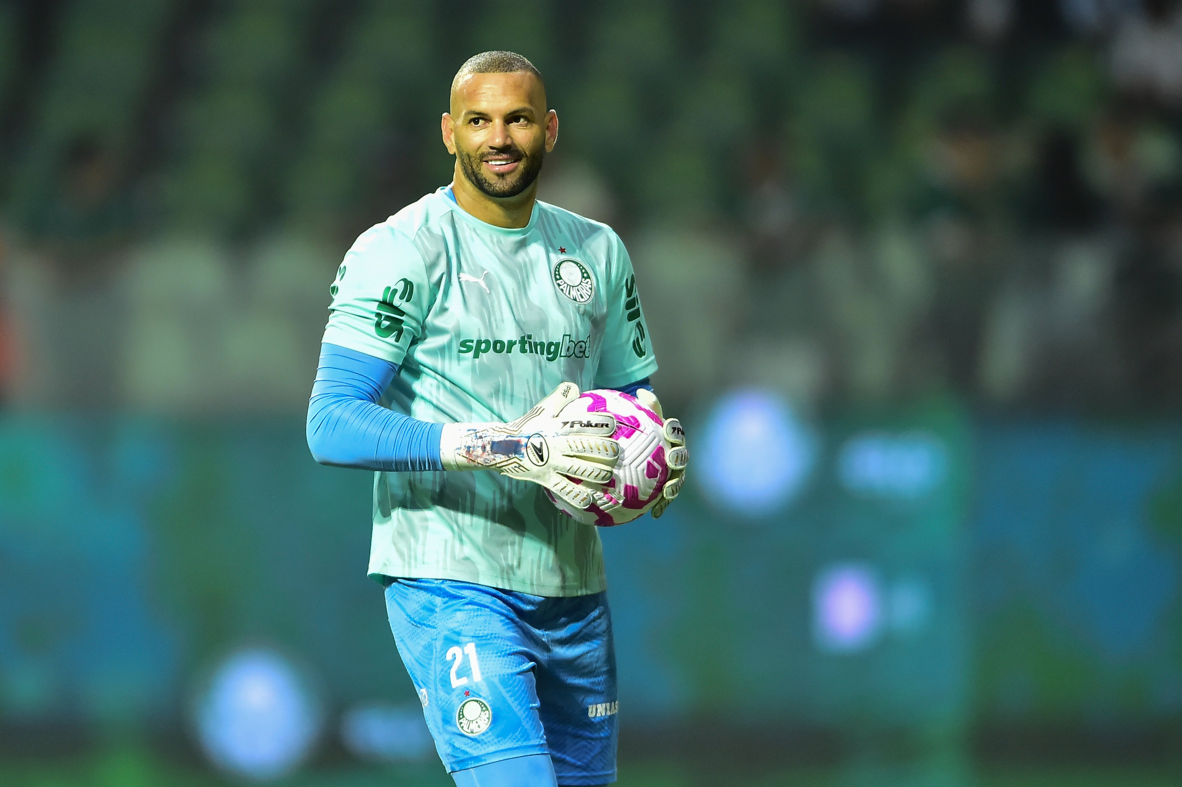 Palmeiras homenageia Weverton em jogo decisivo contra o Santos; emoção à flor da pele!