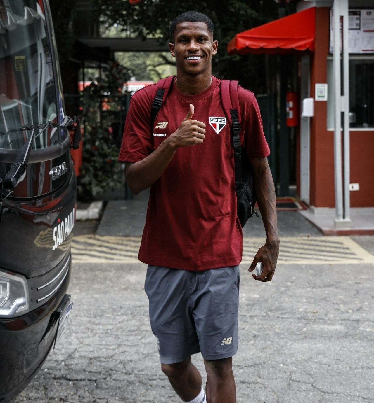 Quem é Isac, zagueiro da base relacionado pelo São Paulo contra o Fortaleza