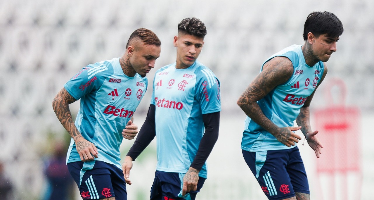 Pulgar se junta ao elenco enquanto Flamengo se prepara para enfrentar o Botafogo