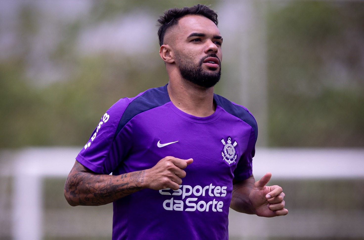 Alerta no Meio: Lesão de Raniele trava Dorival; Volante fora do duelo contra o Ceará