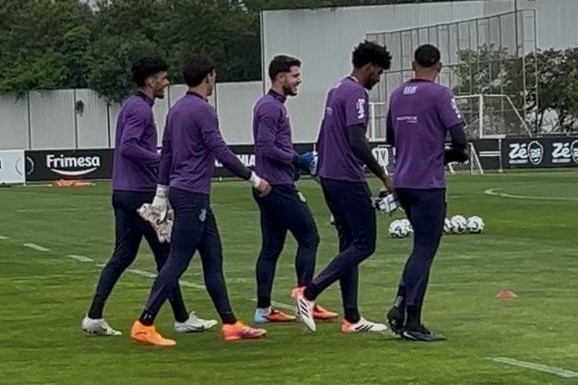 Corinthians em alerta: Hugo treina com proteção no ombro e ainda gera dúvidas para o próximo jogo