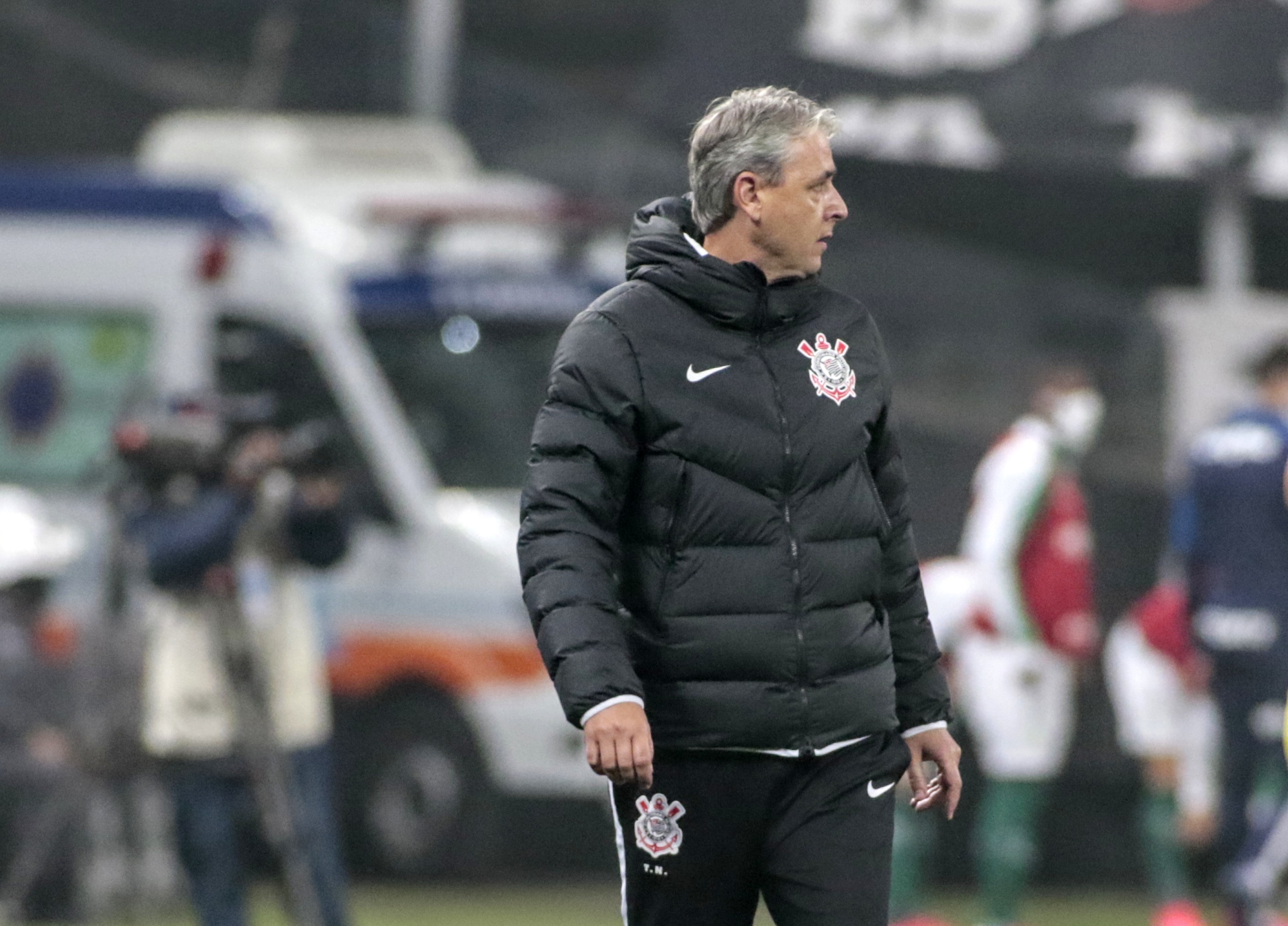 Derrota para o Palmeiras: Tiago Nunes vive pressão após resultados decepcionantes em clássico paulista