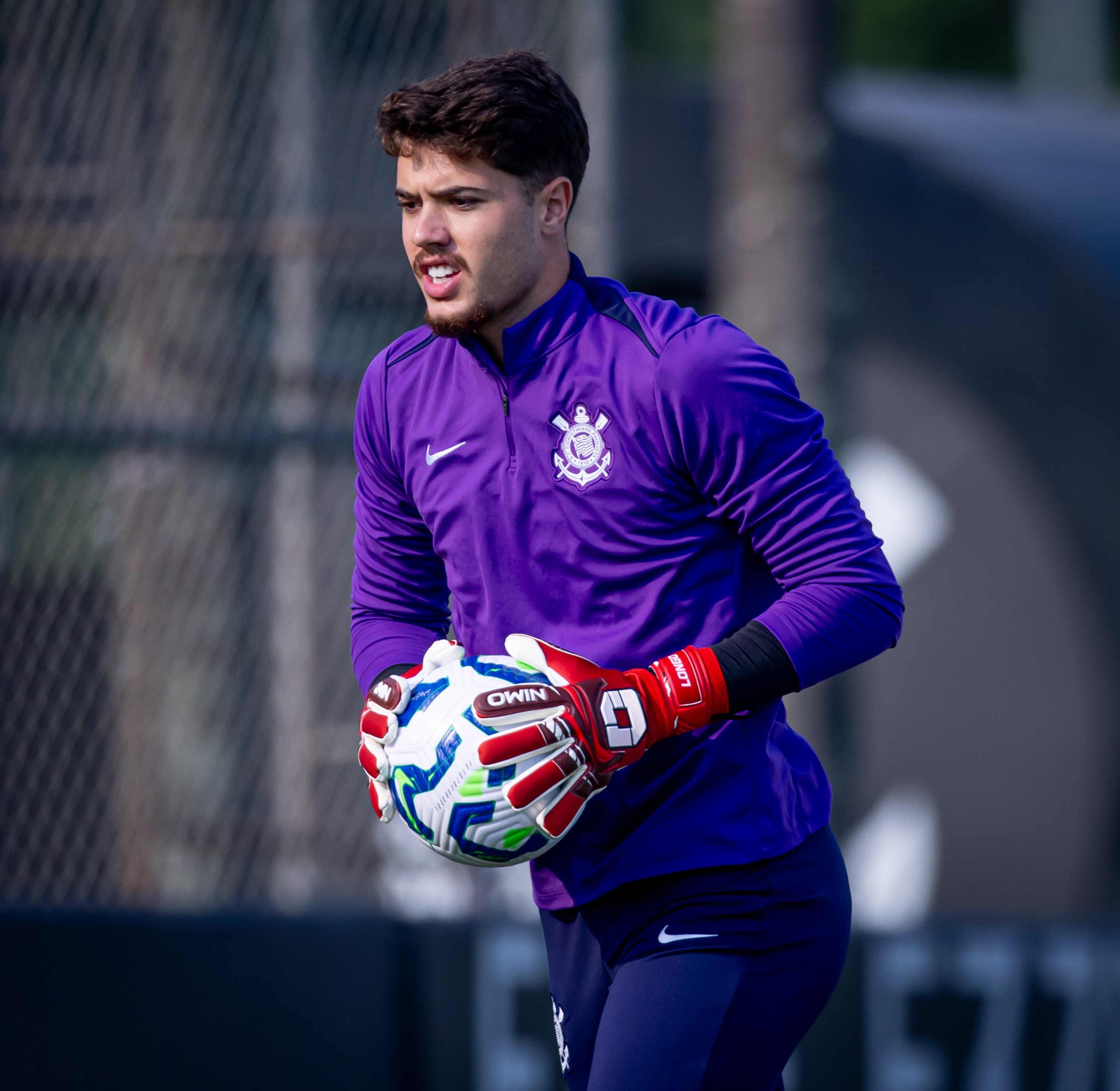 Felipe Longo deve ser o titular no gol do Corinthians contra o Santos