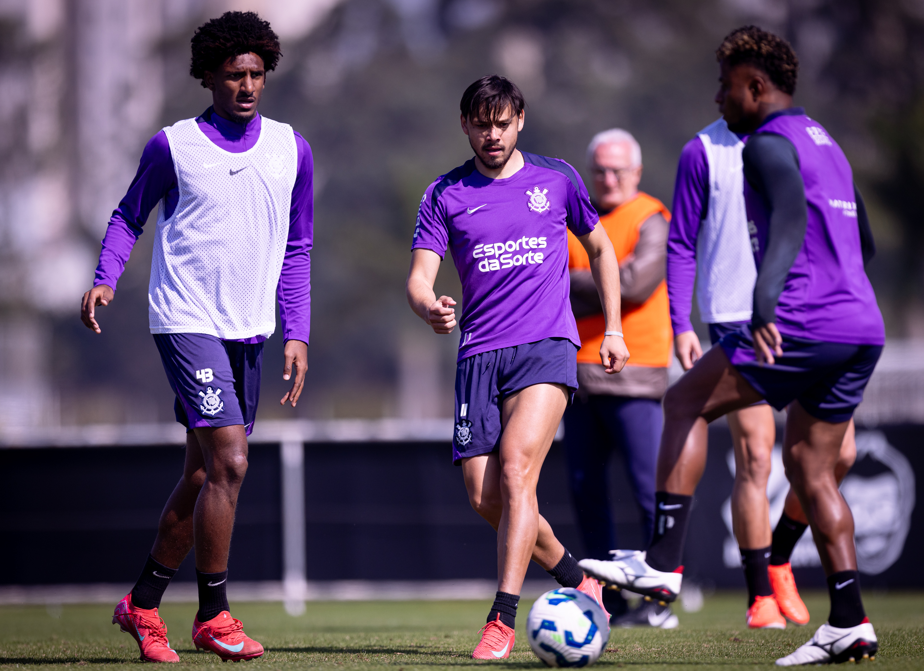 BARCA ALVINEGRA? Corinthians tem 4 atletas com com contrato próximo do fim