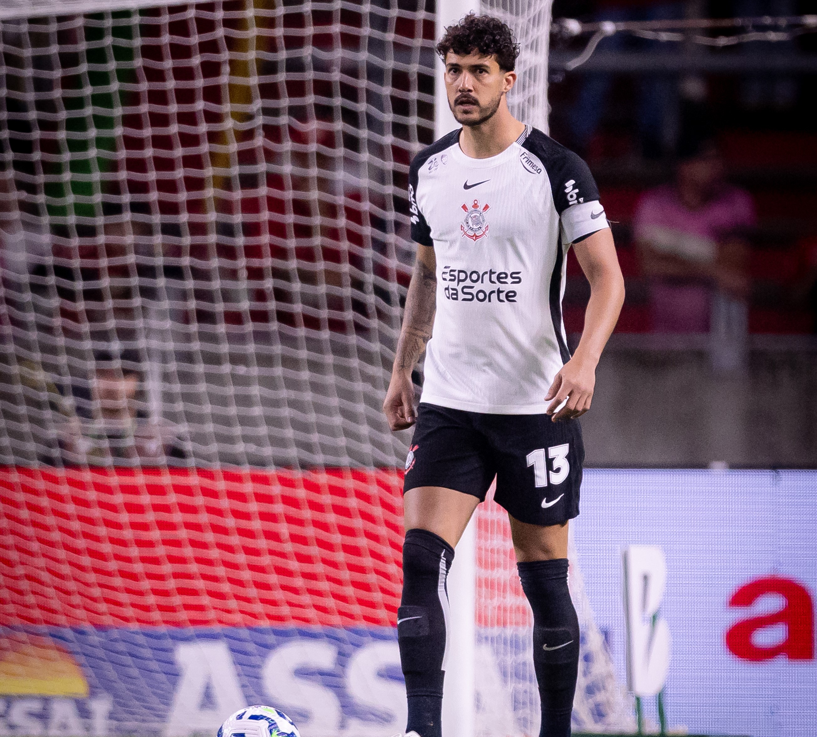 Corinthians monitora pendurados para evitar desfalques no clássico contra o rival