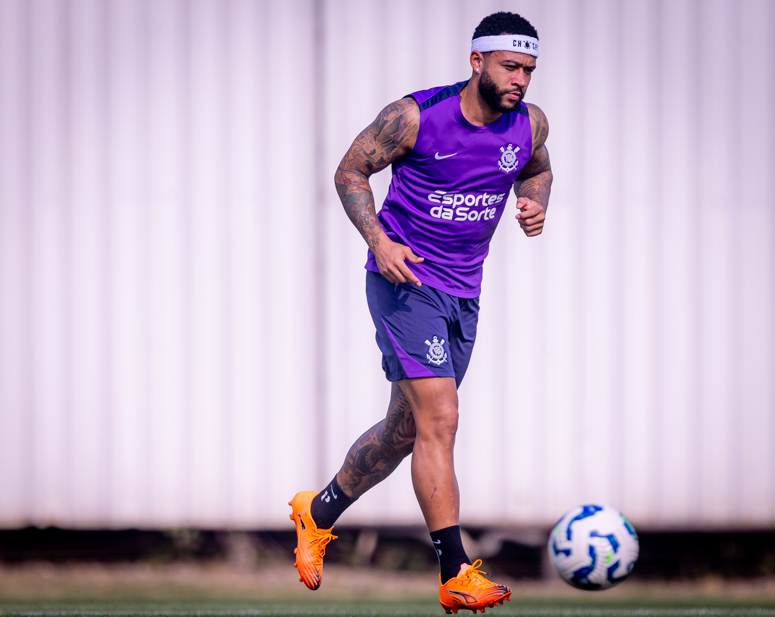 Memphis se junta ao Corinthians e intensifica preparação para confronto com o Mirassol