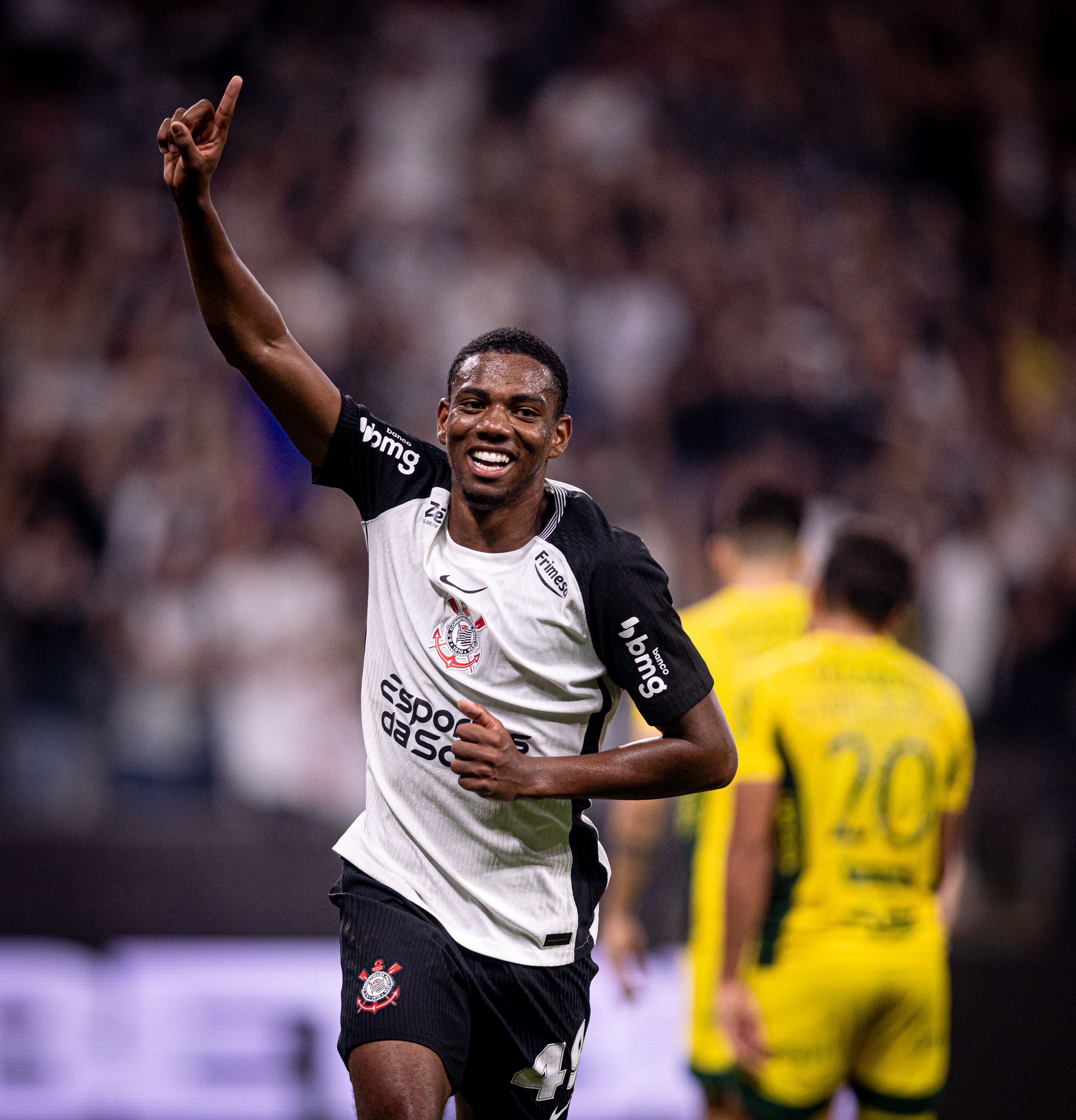 André Luiz brilha em vitória do Corinthians e se destaca na base