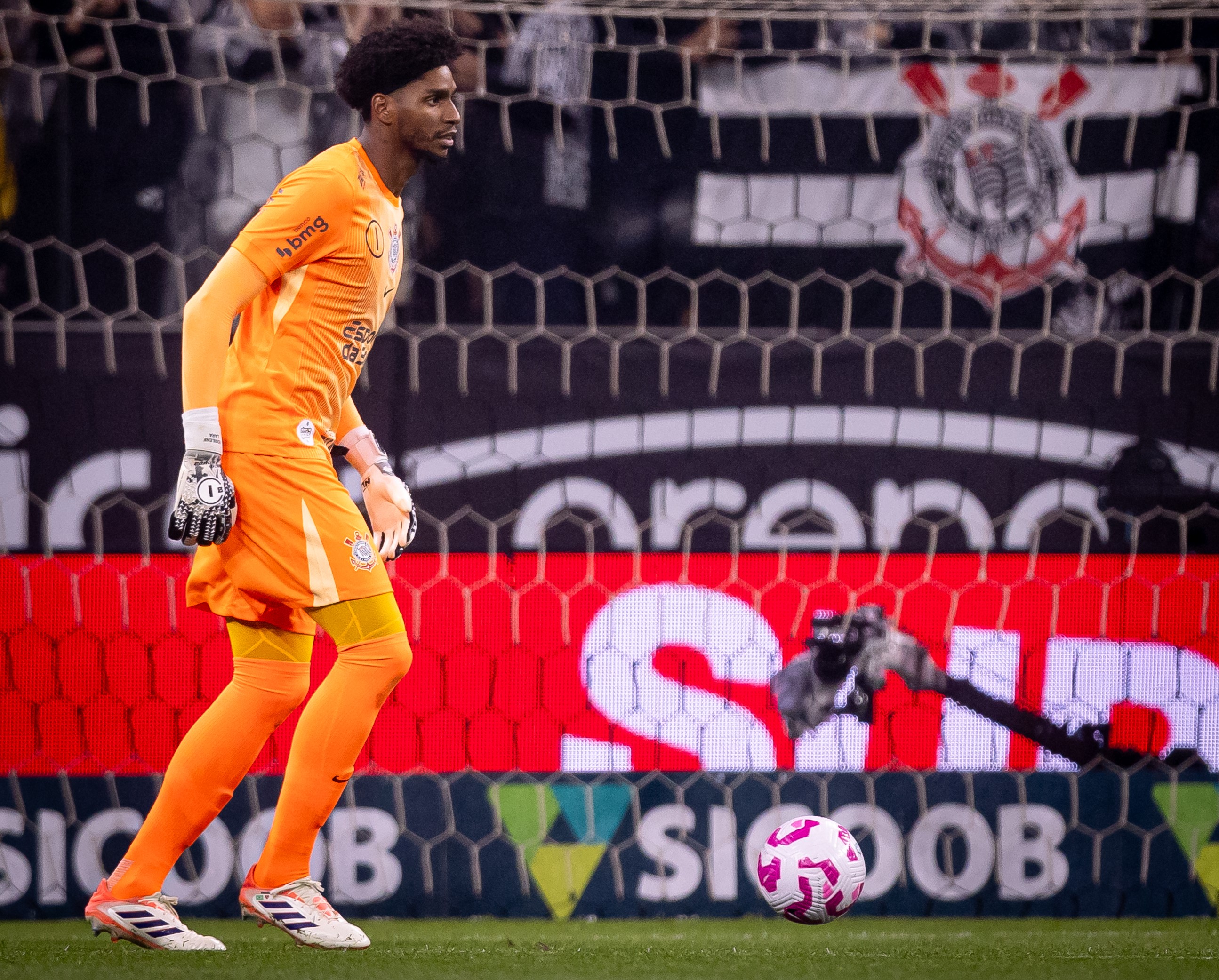 Nos bastidores: Hugo Souza é dúvida crucial para o Corinthians contra o Vitória