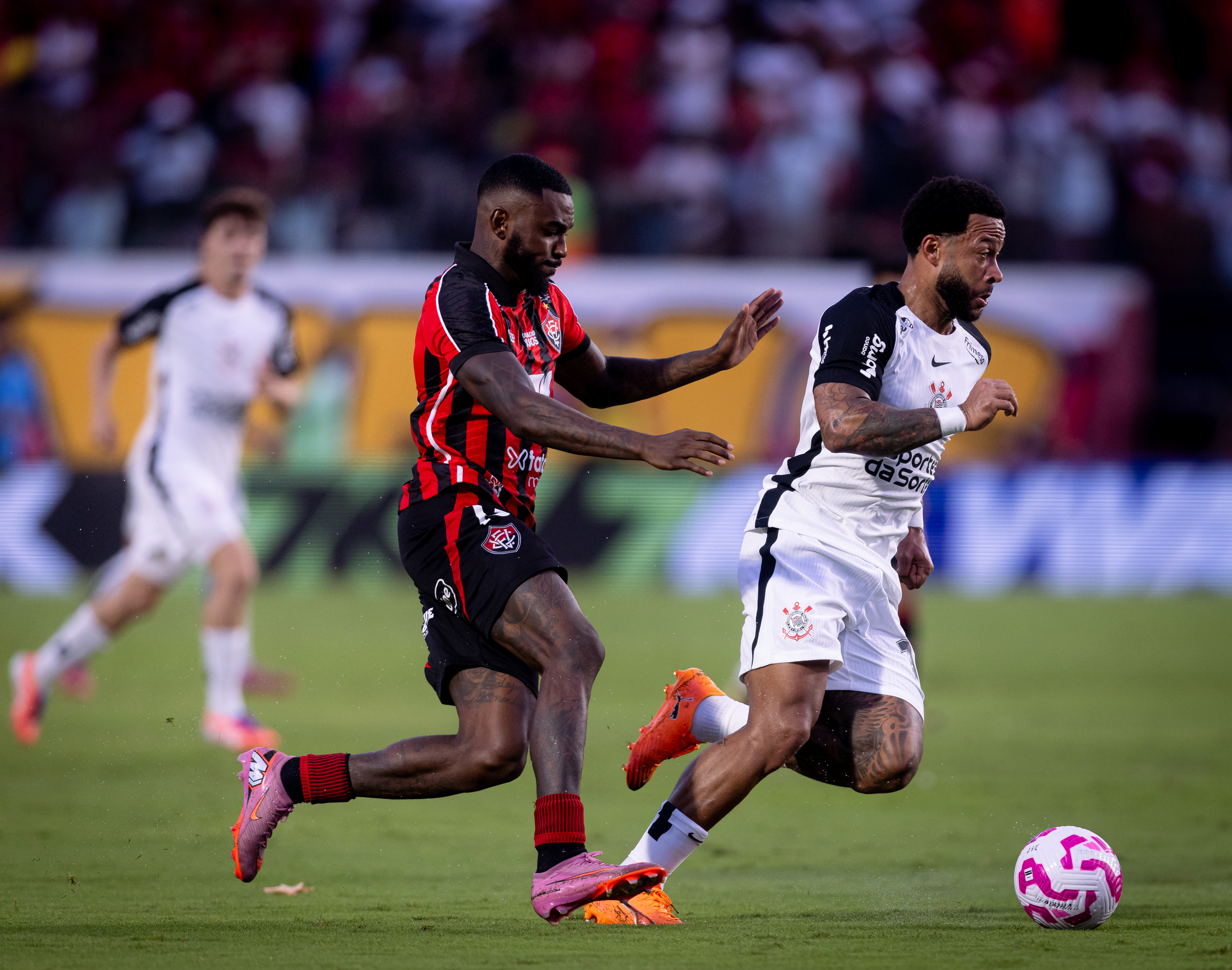 Vitória desafia Corinthians em campo: duelo emocionante pelo Brasileirão termina em 1 a 1