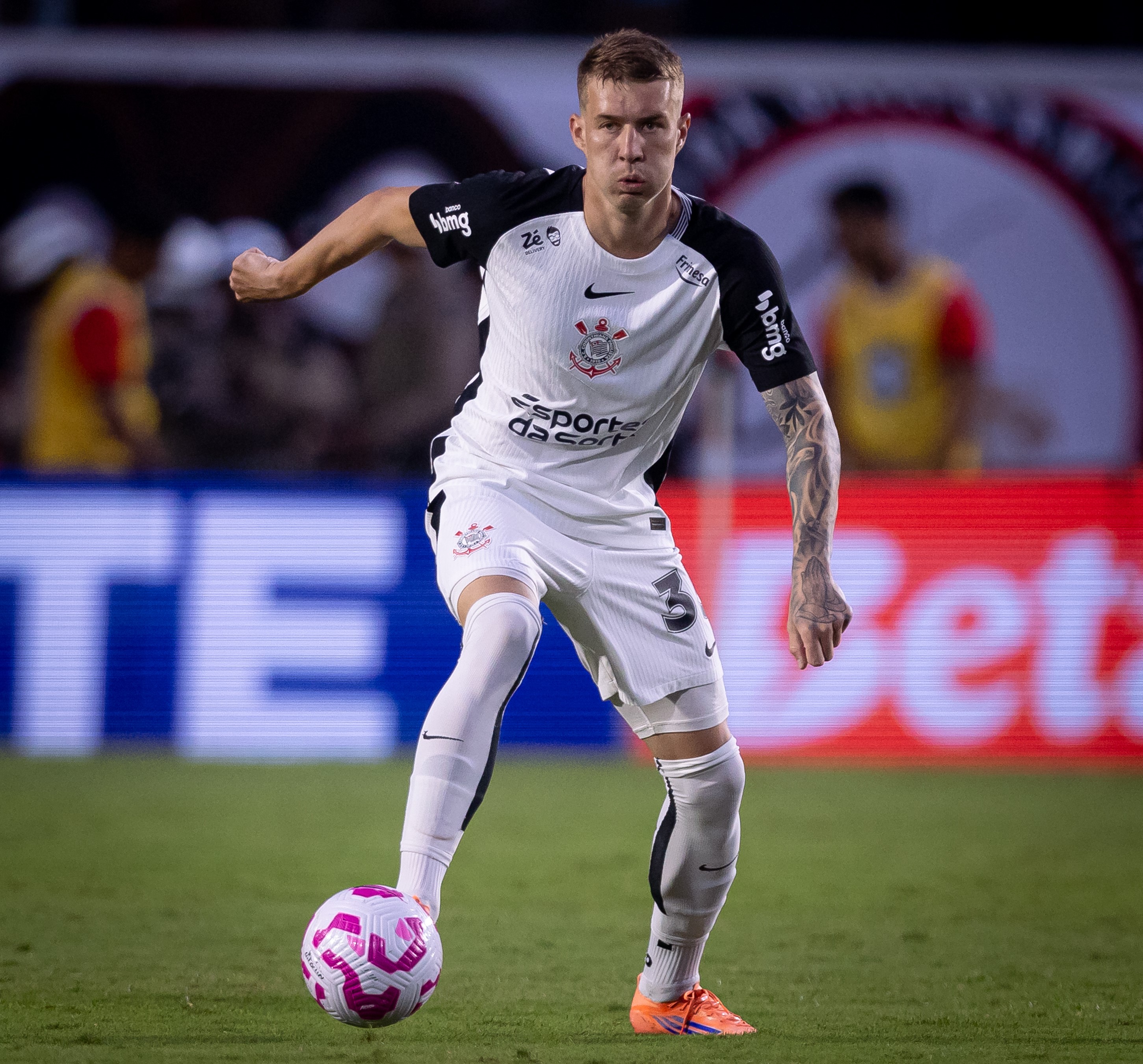 Corinthians reage em campo: quem brilhou e quem decepcionou na derrota para o Vitória?