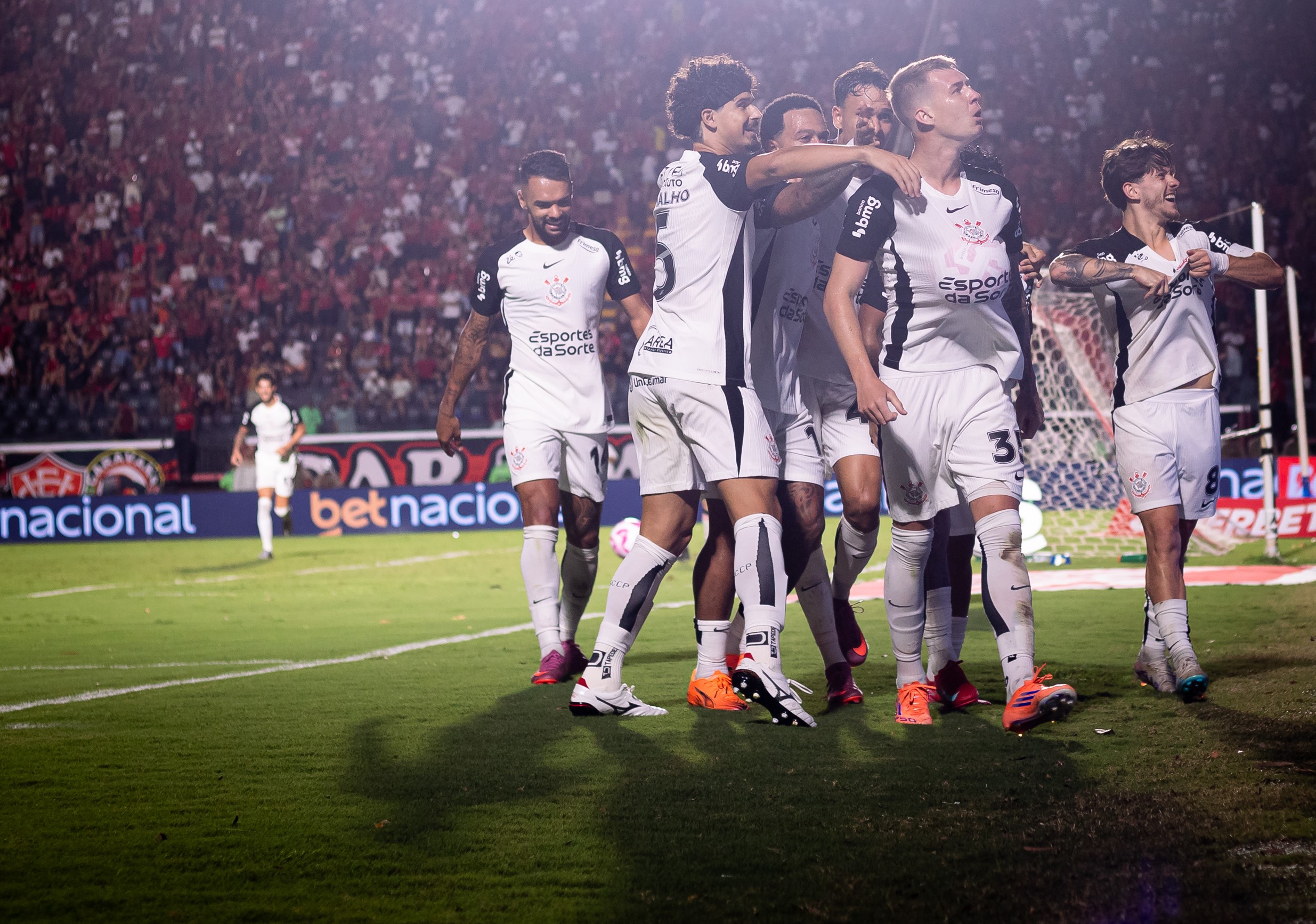 Corinthians reage e conquista segunda vitória consecutiva no Brasileirão, reencontrando o caminho certo