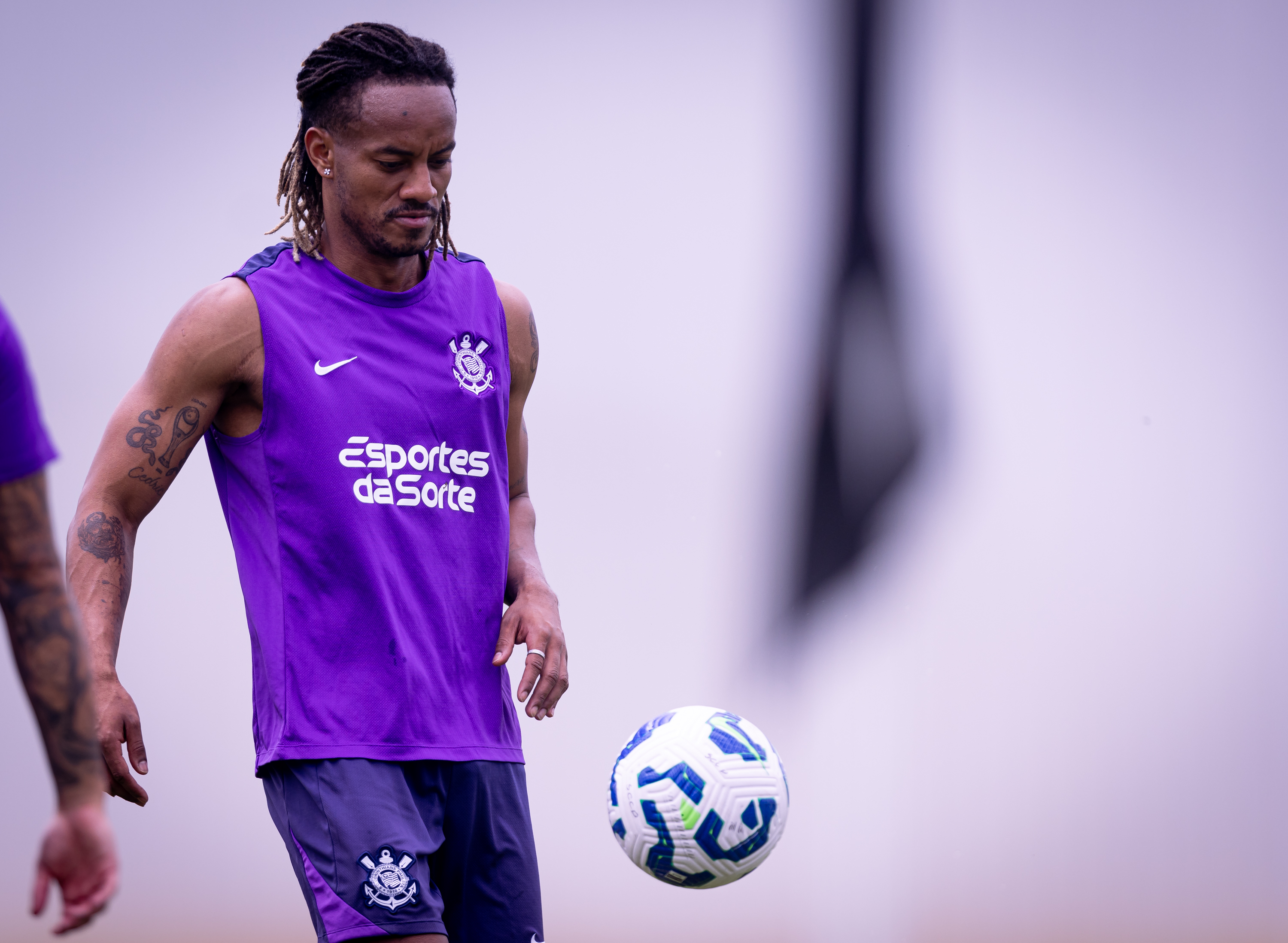 Carrillo volta a campo e cobra Corinthians por sequência de vitórias exigida na temporada